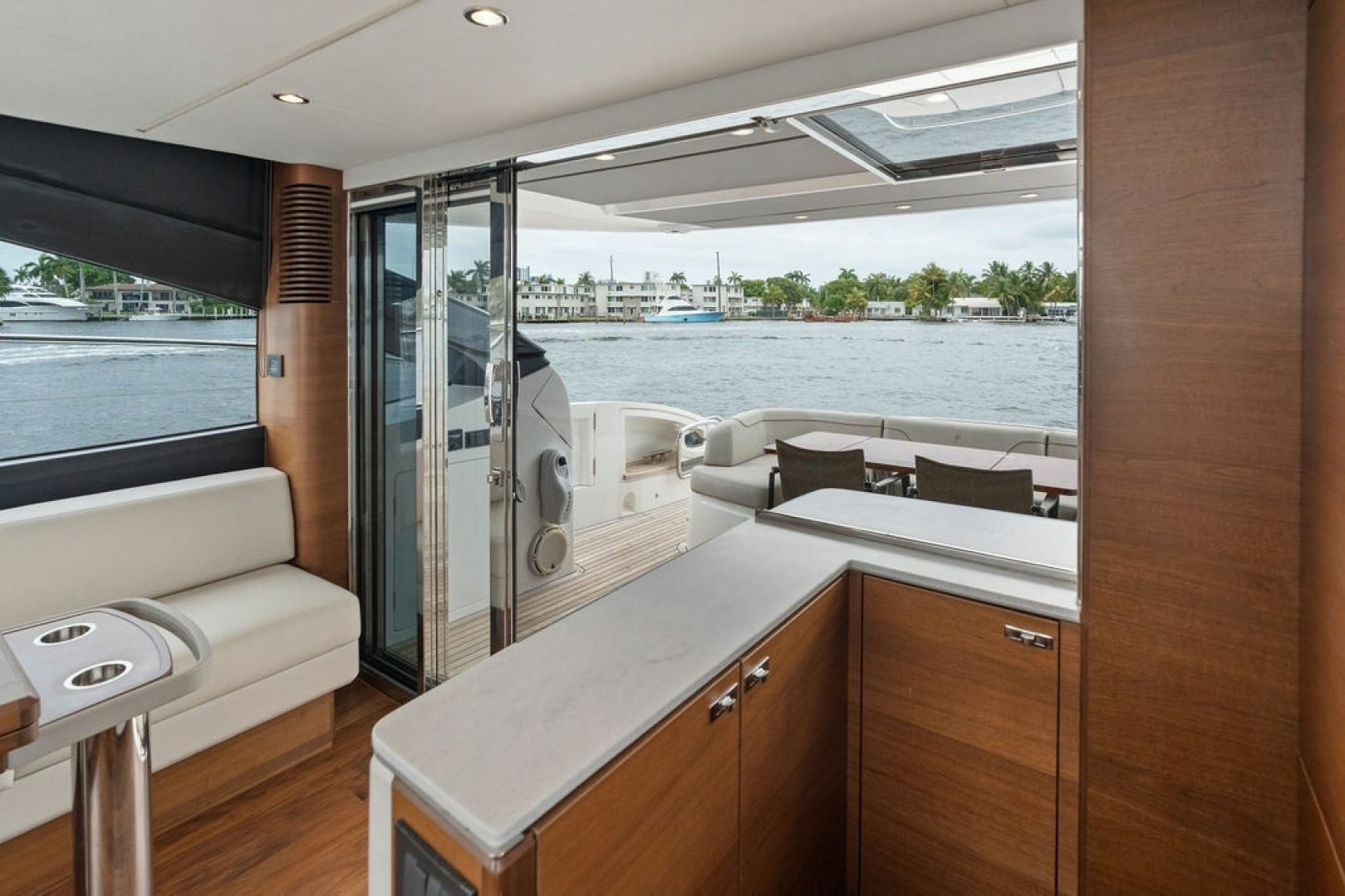 2020 Princess S62 Sportbridge - Image 34