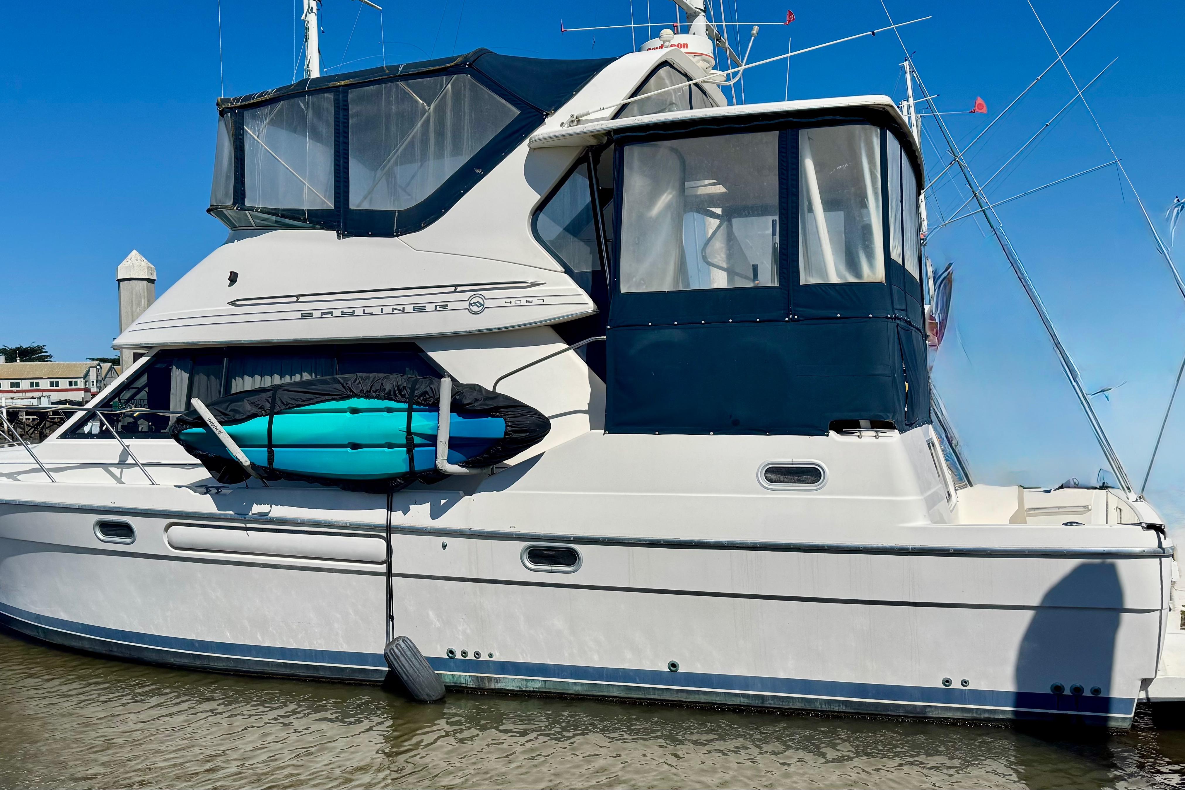 1998 Bayliner 4087 Aft Cabin Motoryacht