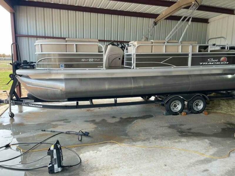 2019 Sun Tracker SportFish 22 DLX