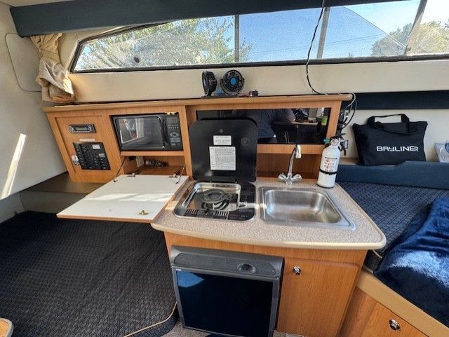 2007 Bayliner Discovery 246 - 32