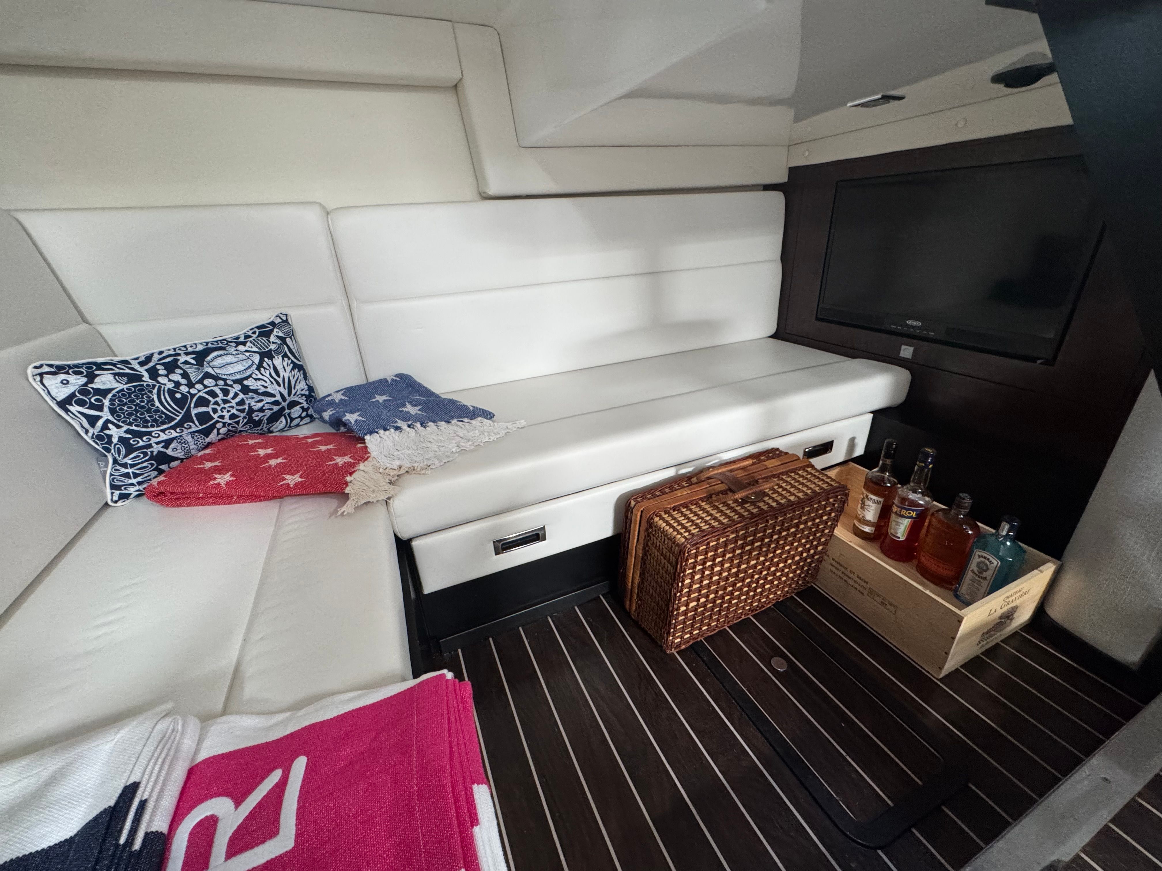 2018 Monterey 335 Sport Yacht - 29