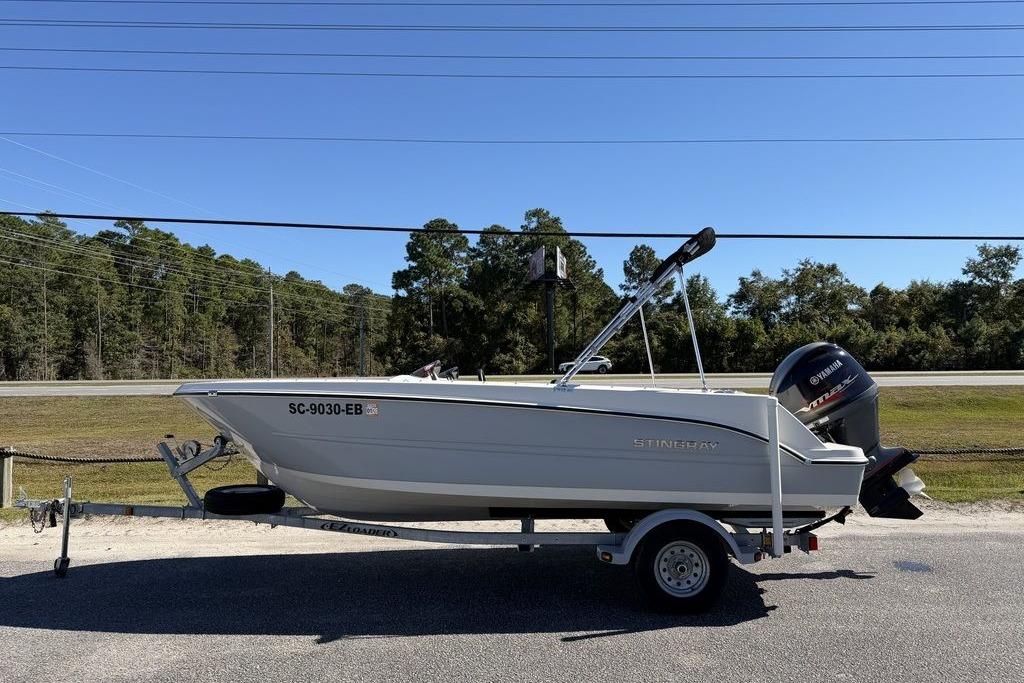 2023 Stingray 172 SC