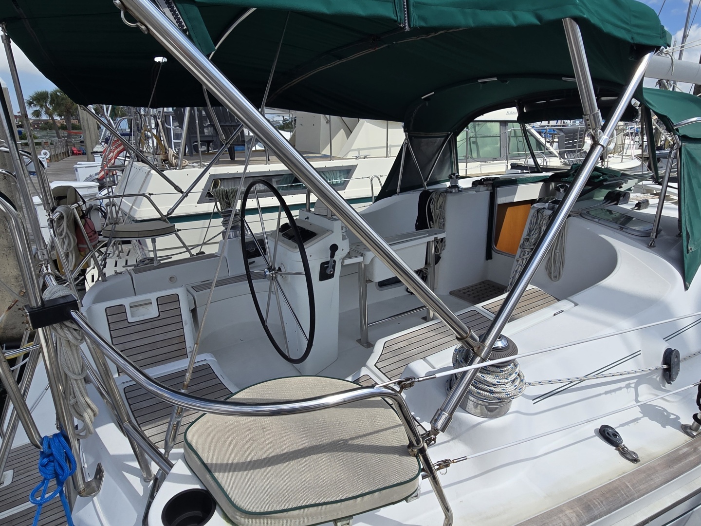 2004 Beneteau 423 - Image 22