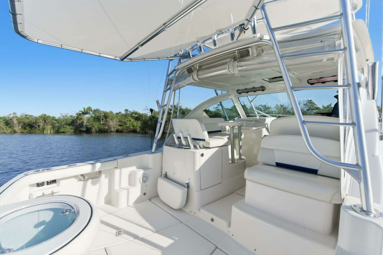 2011 Tiara Yachts 3100 Open - Image 16