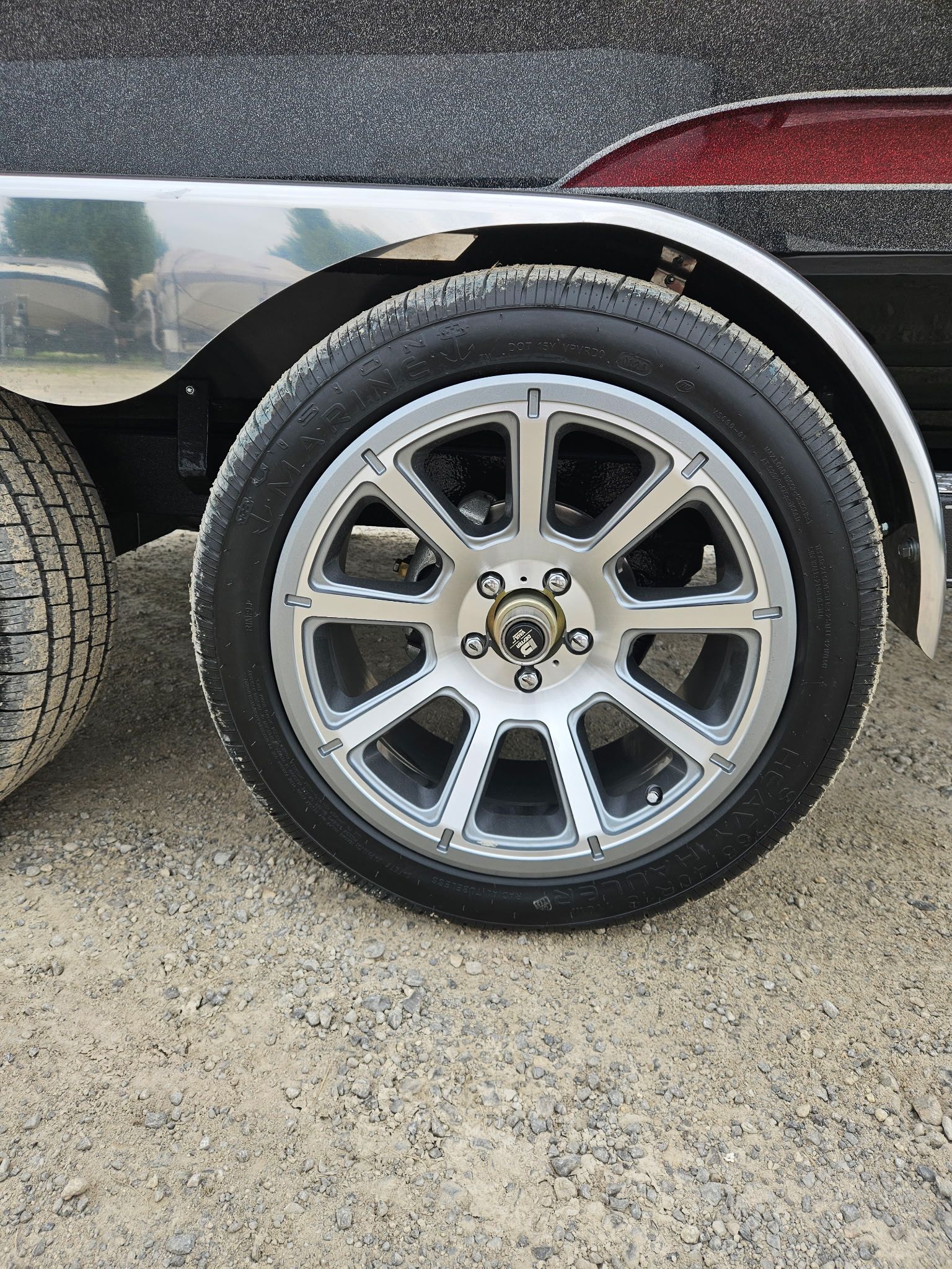 Close-up of a Caymas CX 21 PRO 2027 tire on gravel.