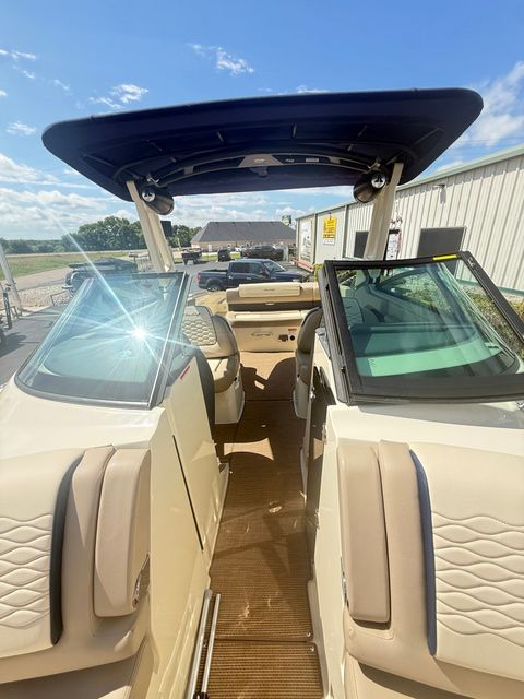 2026 Chris-Craft Bowrider Sportster WALKTHROUGH WINDSHIELD LUXURY B - 74