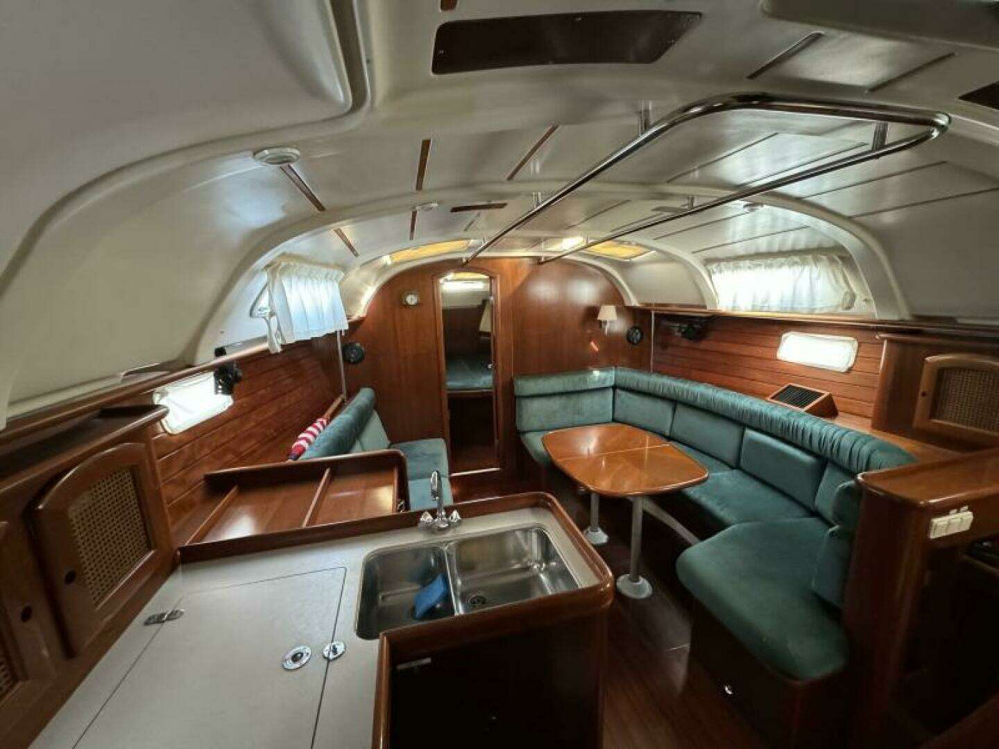 1999 Beneteau 381 - Image 16