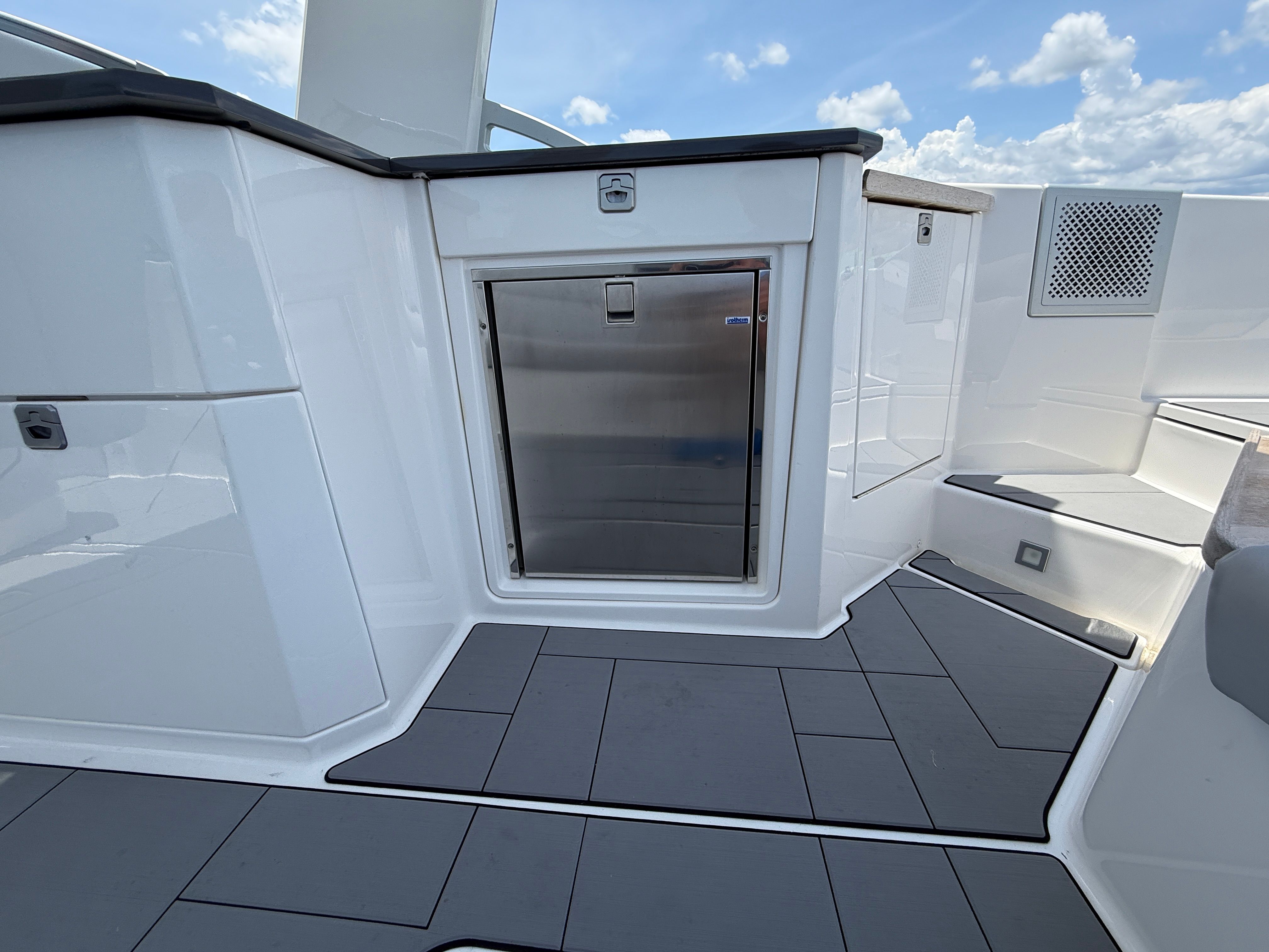 2021 Aviara AV32 OB - 14