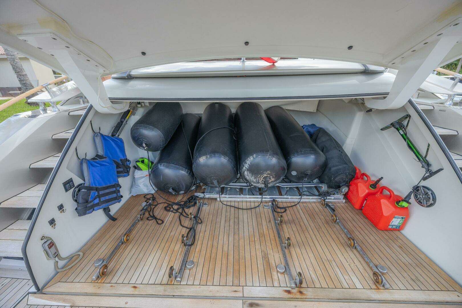 2010 Lazzara Yachts LSX 92 - Image 58