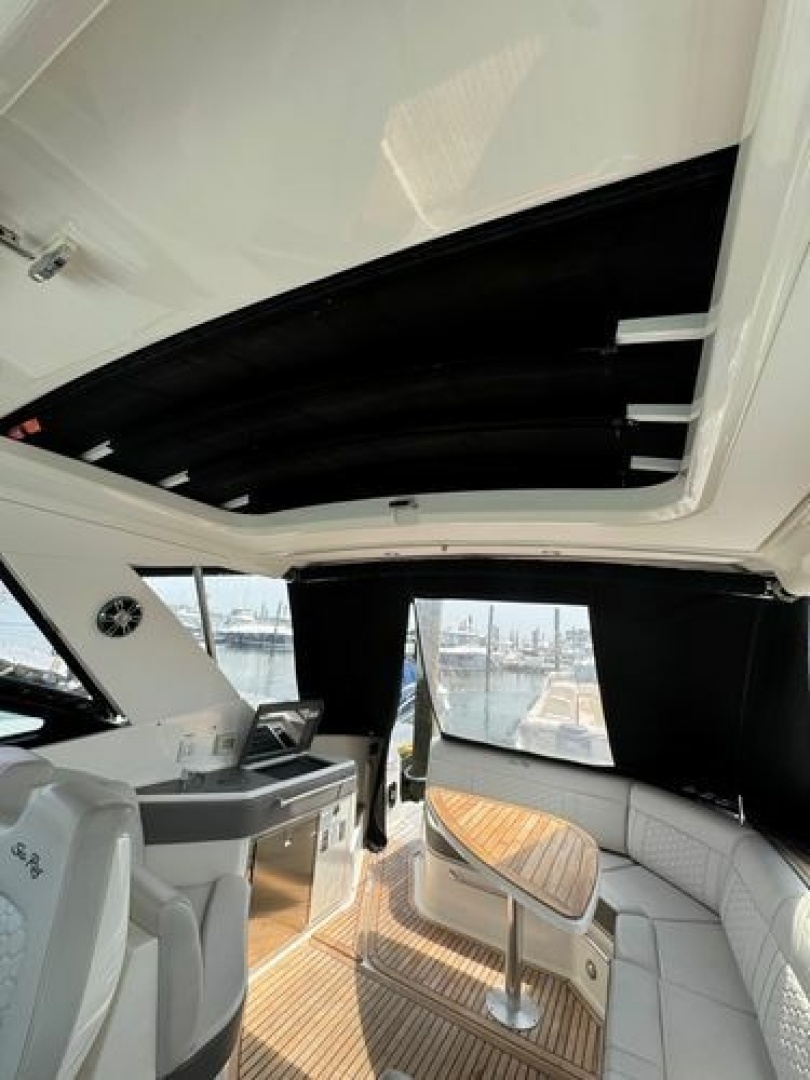 2021 Sea Ray Sundancer 320 Outboard - Image 11
