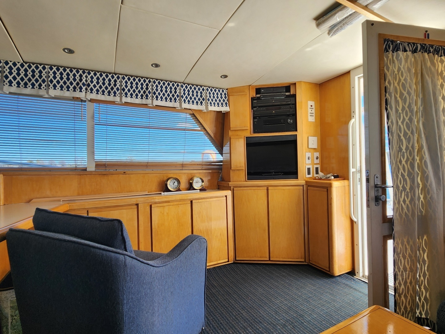1995 Bertram — - Image 18