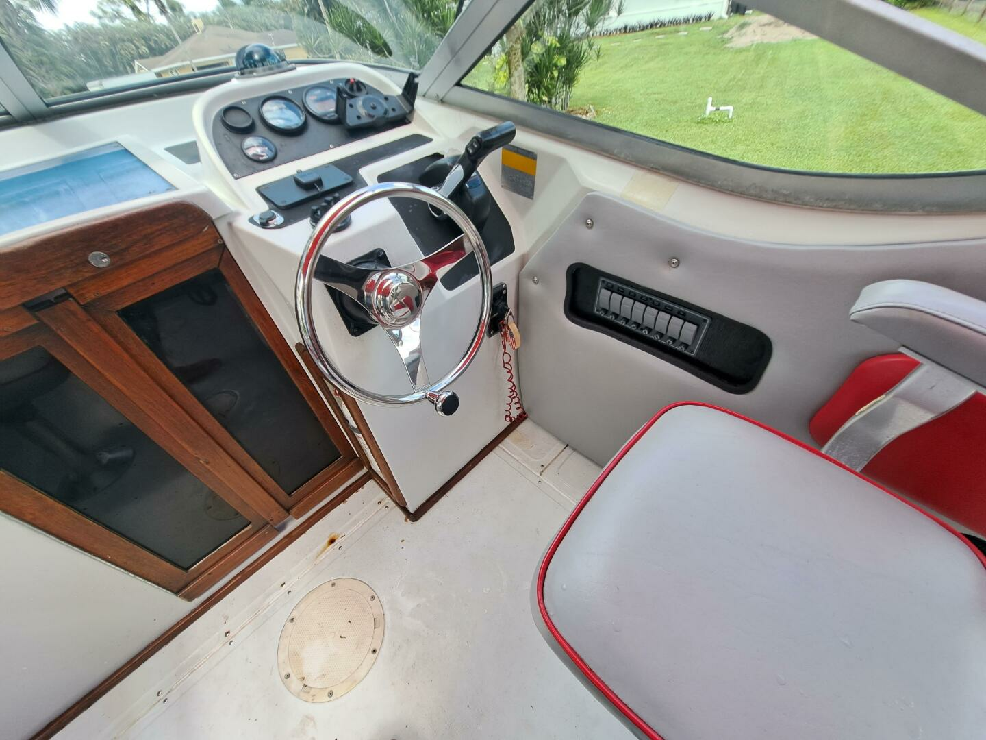 2021 Boston Whaler 300 FourStroke - Image 3