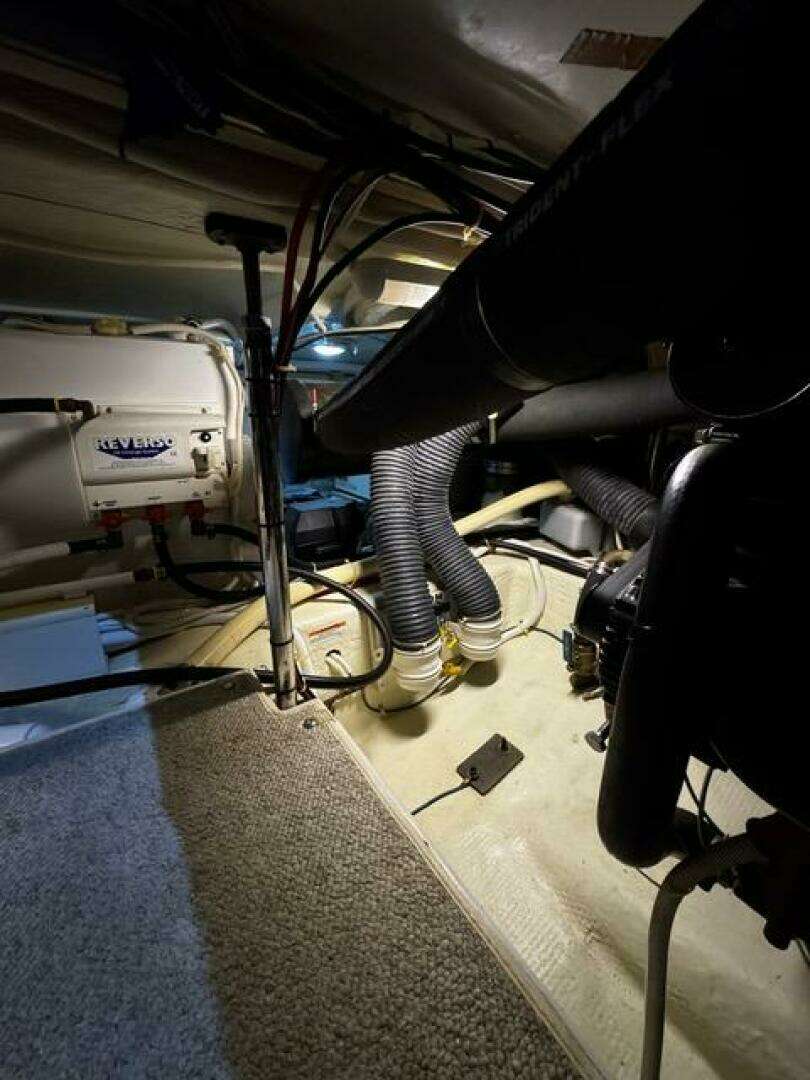 2004 Carver 360 Sport Sedan - Image 51