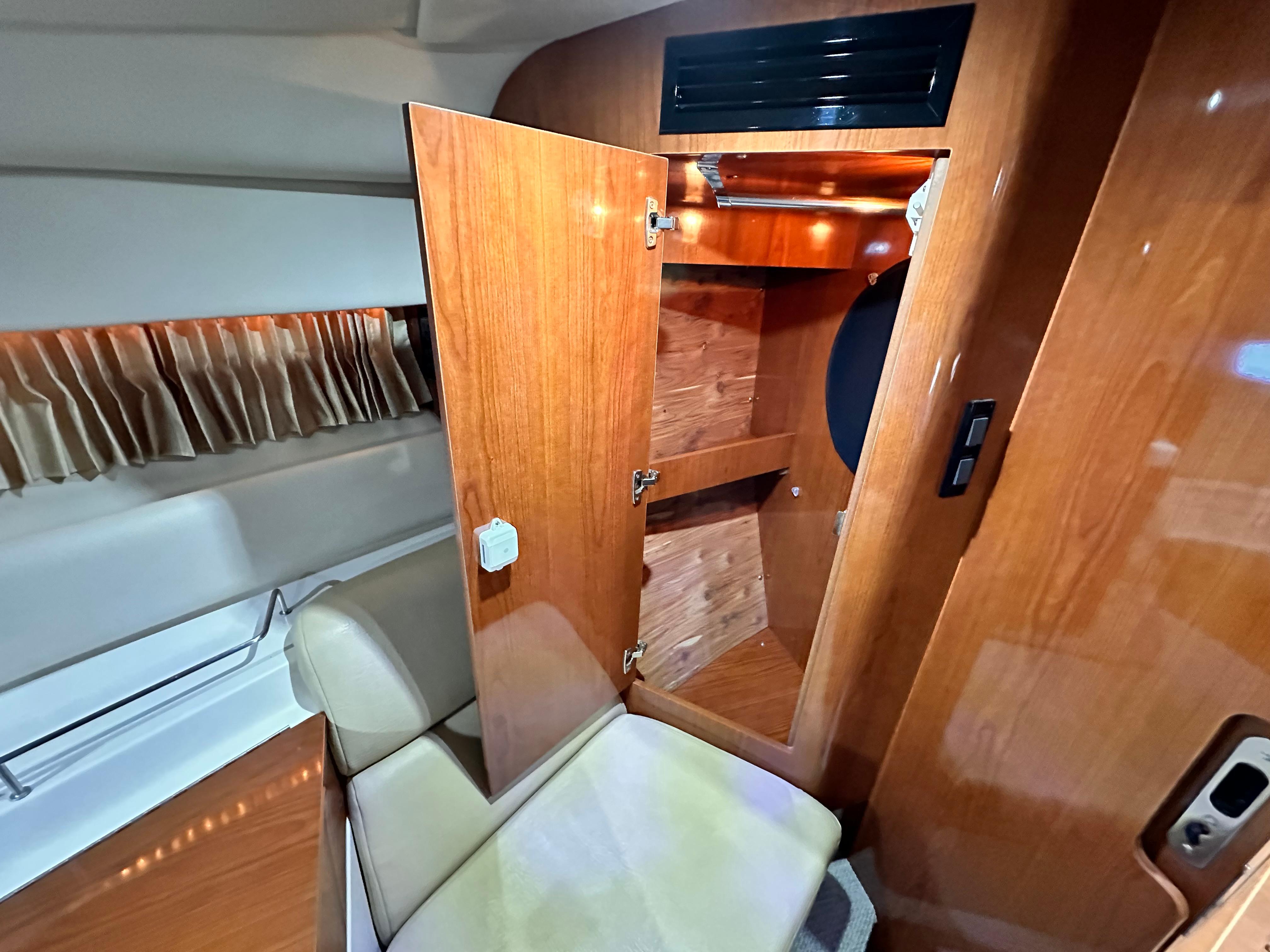 2007 Regal Commodore 3760 IO - 56
