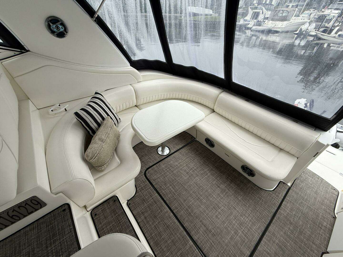 2004 Cruisers 370 Express - Image 10
