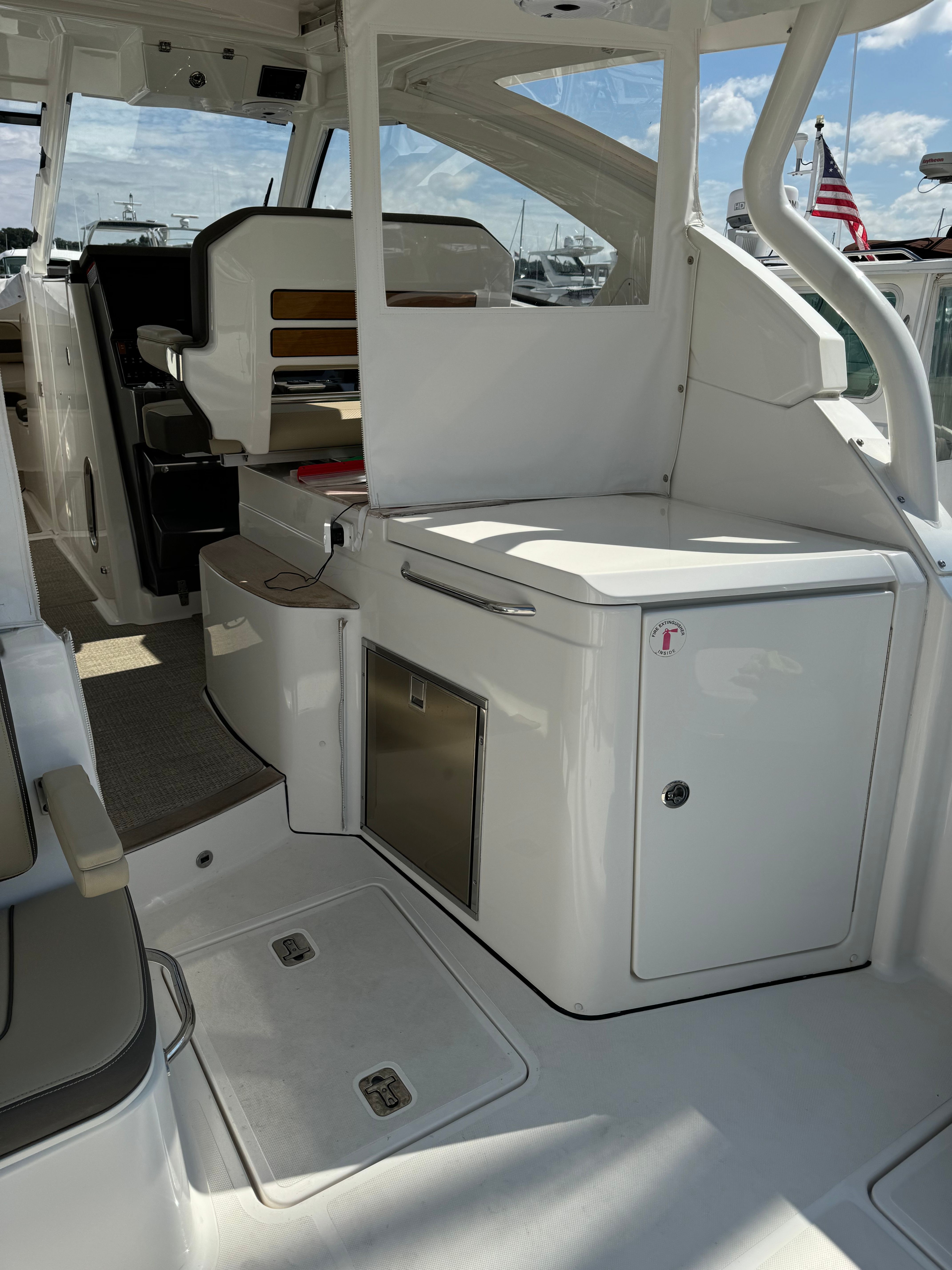2020 Pursuit DC 365 Dual Console - 12