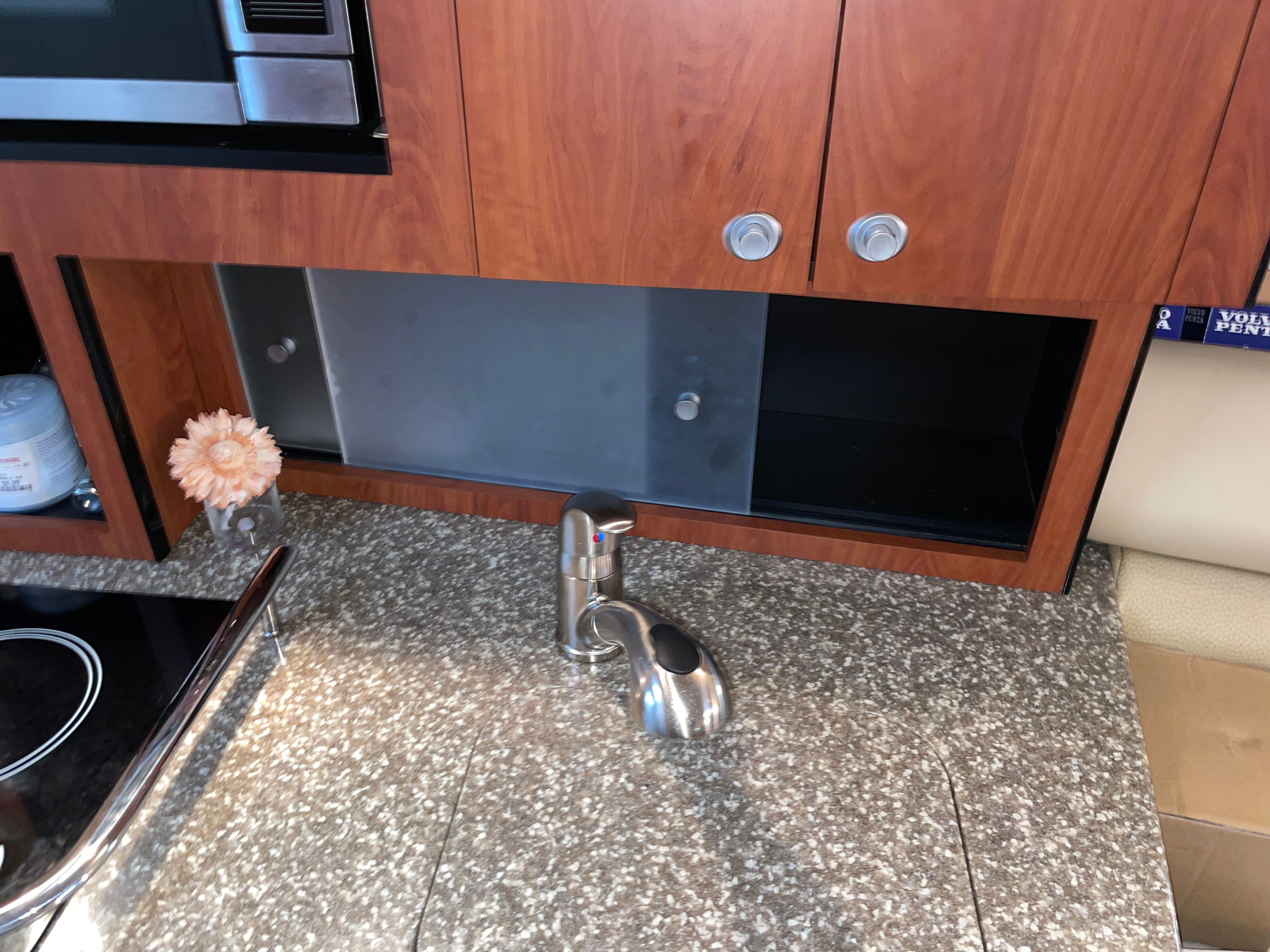 Kitchen area of a 2010 Monterey 280 Sport Cruiser.