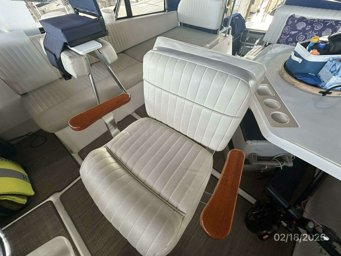 2004 Mainship 430 - Image 21
