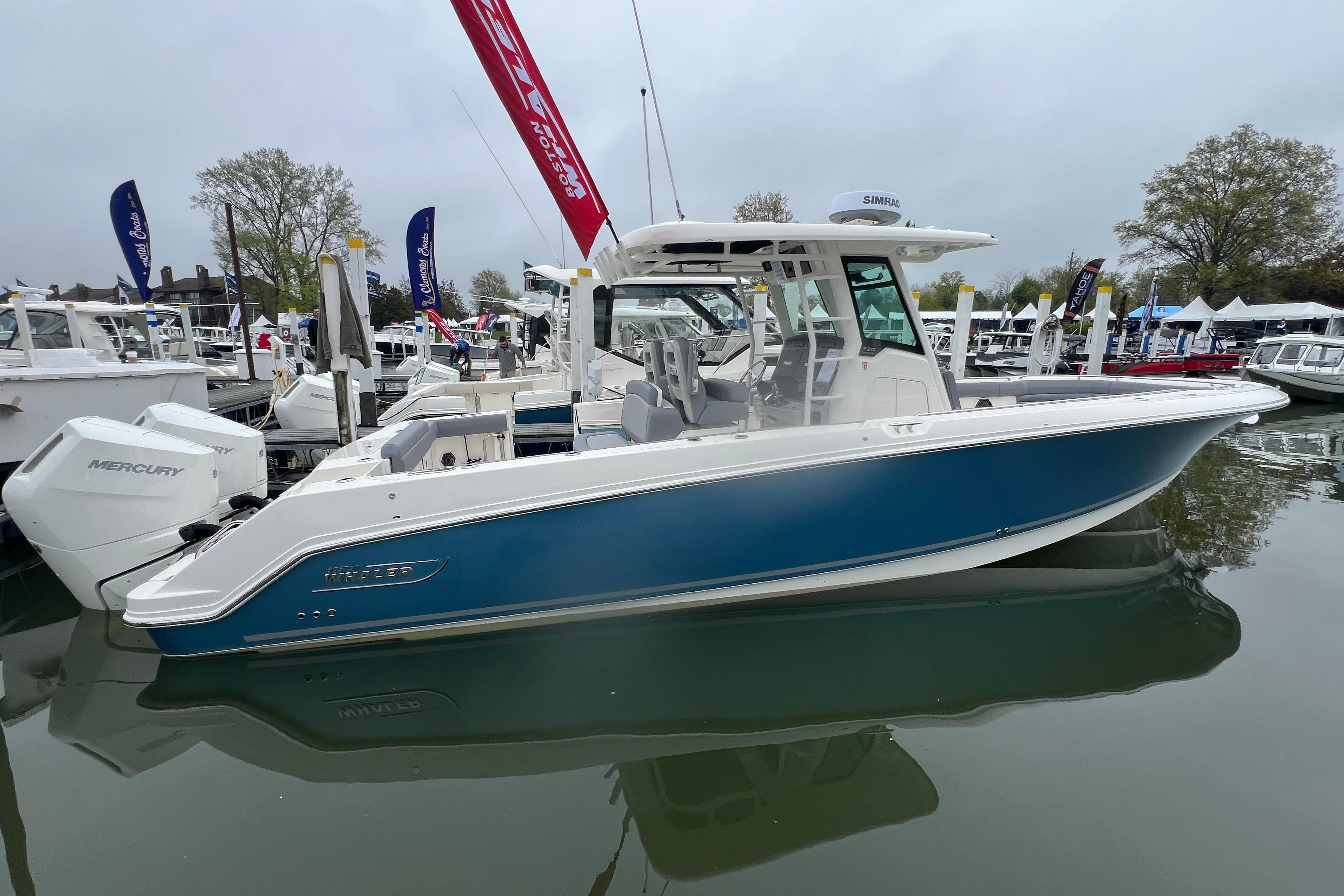 2026 Boston Whaler 330 Outrage