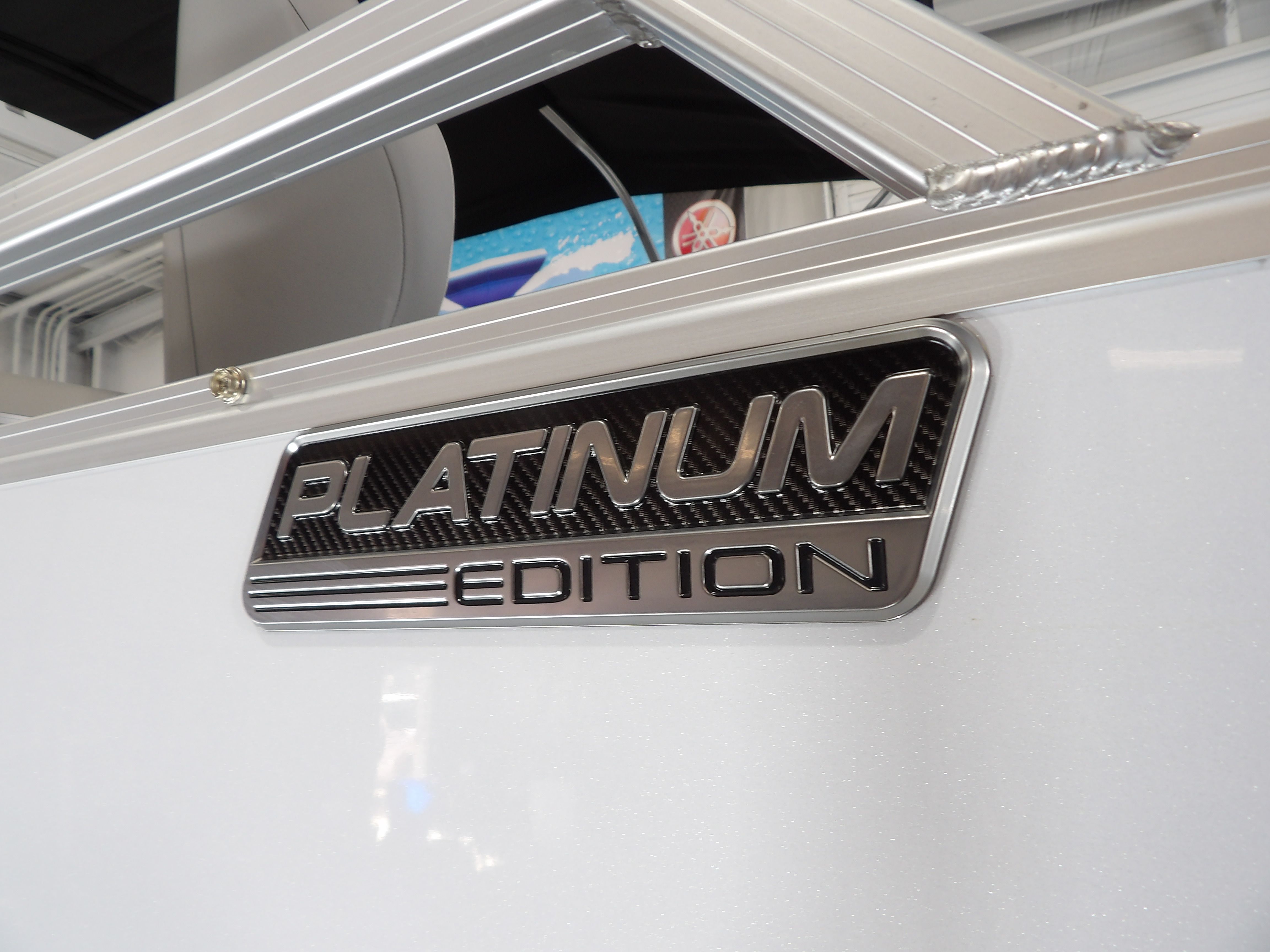 2026 Avalon Venture 85 Rear Fish - 21' - 15