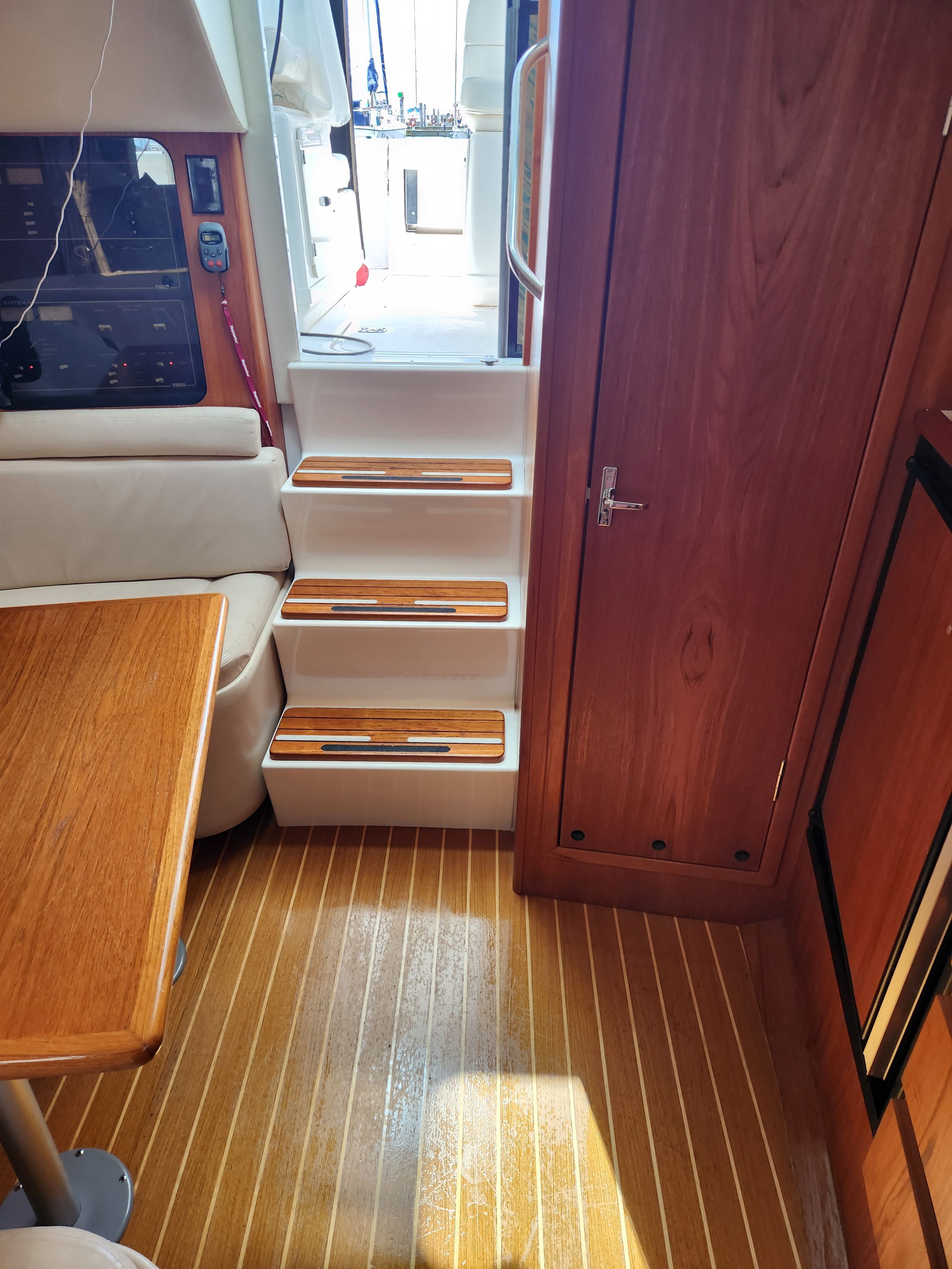 2000 Tiara Yachts 3100 Open - 9