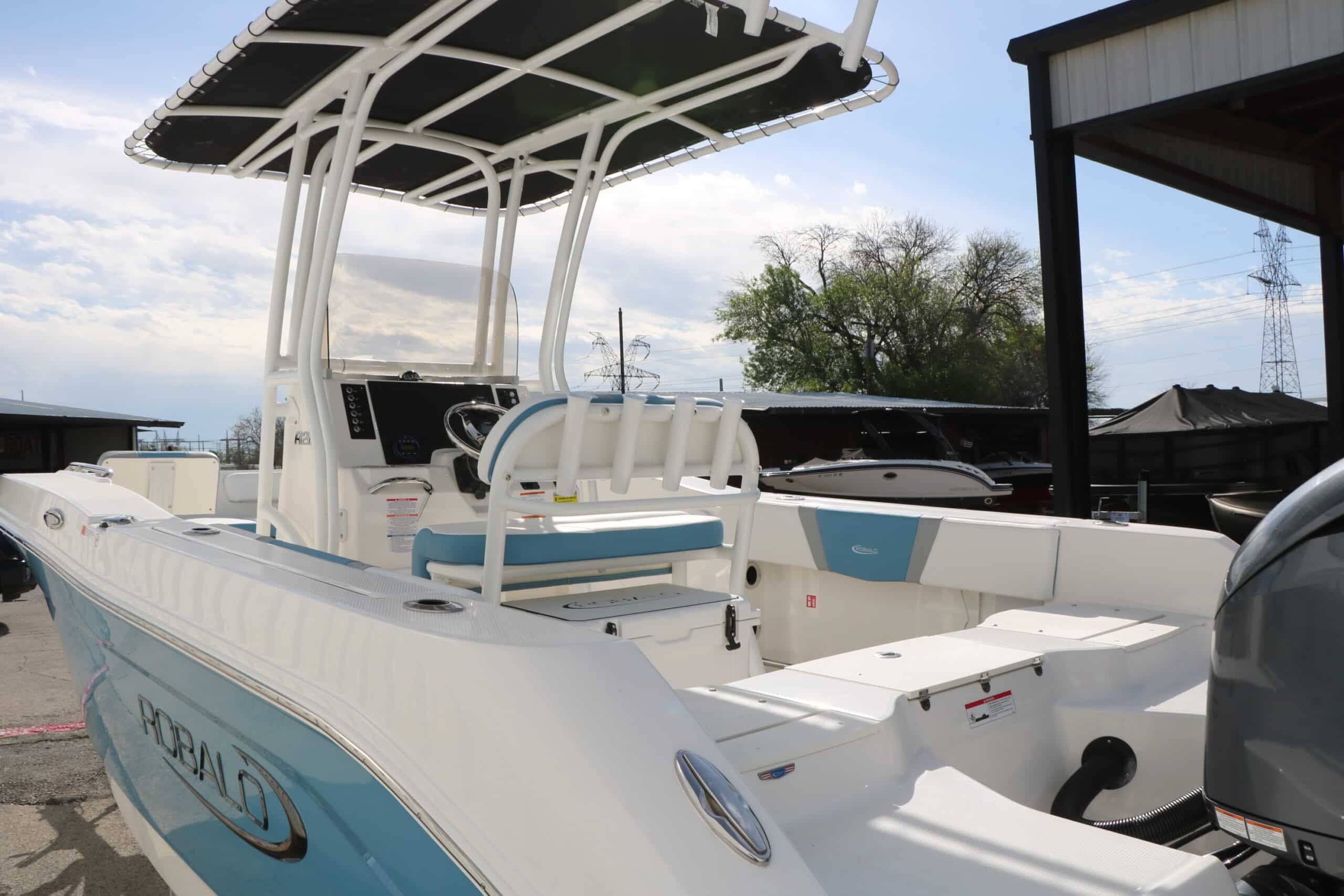 2026 Robalo R200 Center Console - 12