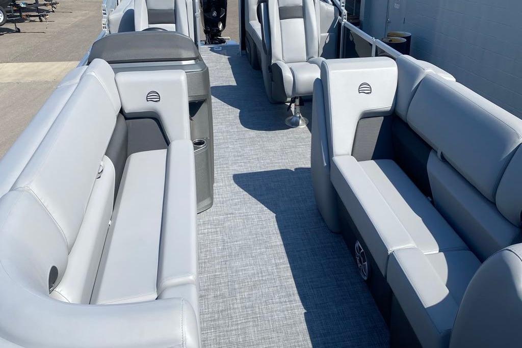 2026 Sun Tracker Party Barge 22 DLX with spacious seating and modern design.