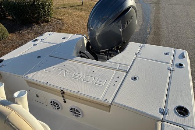 Robalo 226 Cayman 2026 with Yamaha engine on trailer.