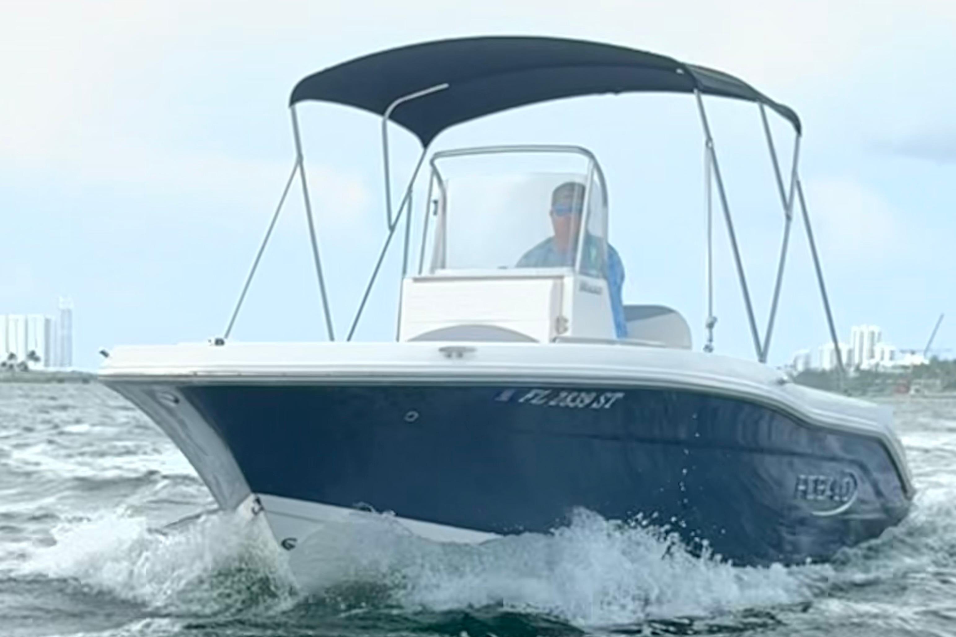 2020 Robalo R180 Center Console