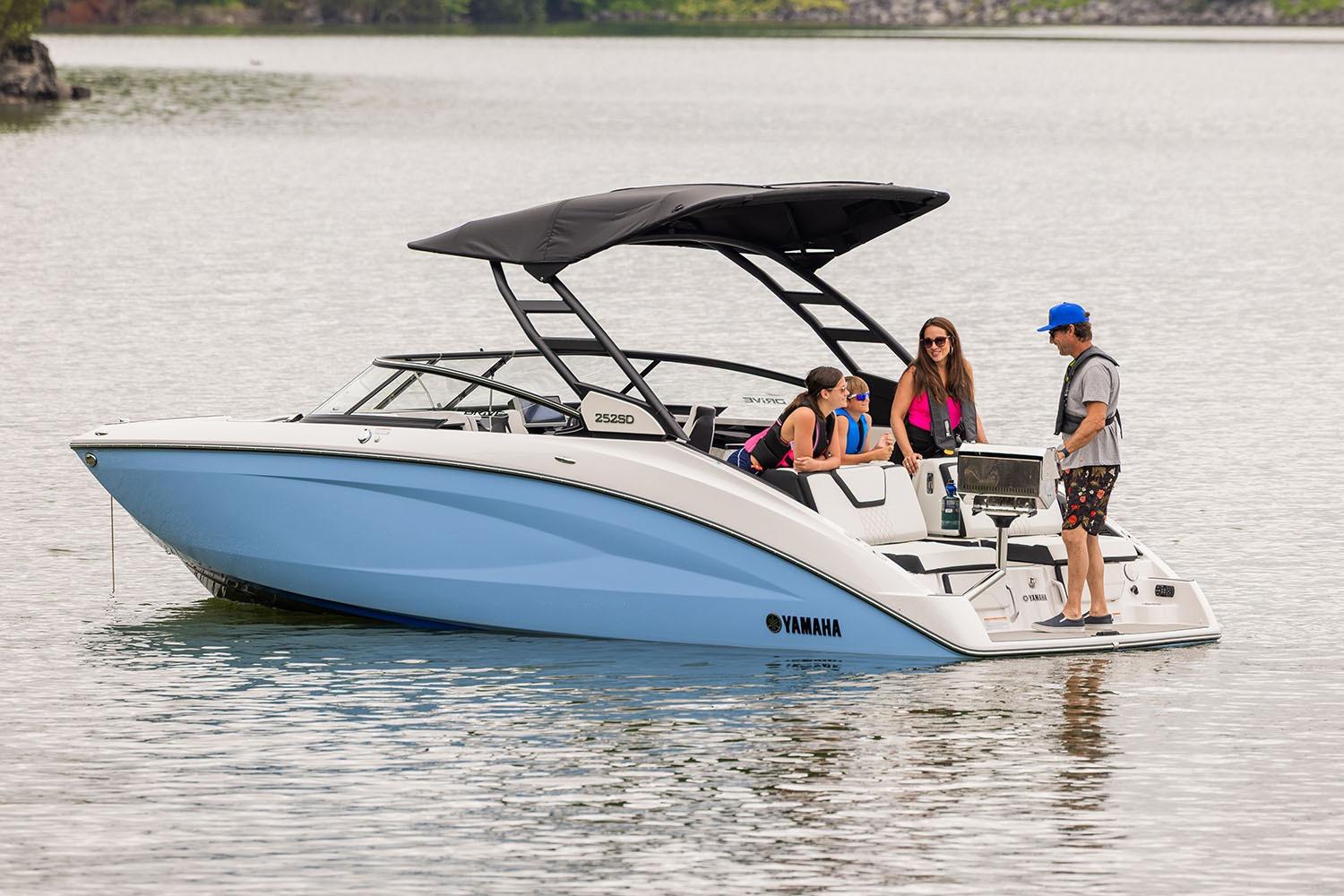 Manufacturer Provided Image: 2026 Yamaha Boats 252SD on water with people enjoying leisure time.