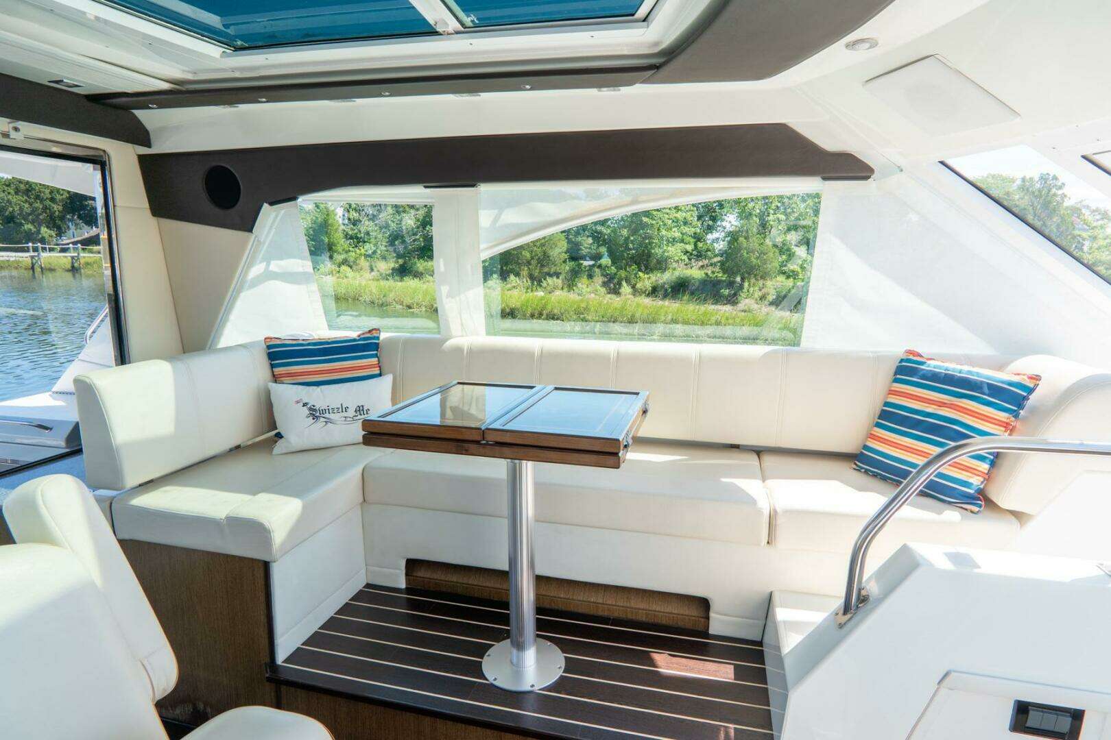 2013 Cruisers Yachts 48 Cantius - Image 20
