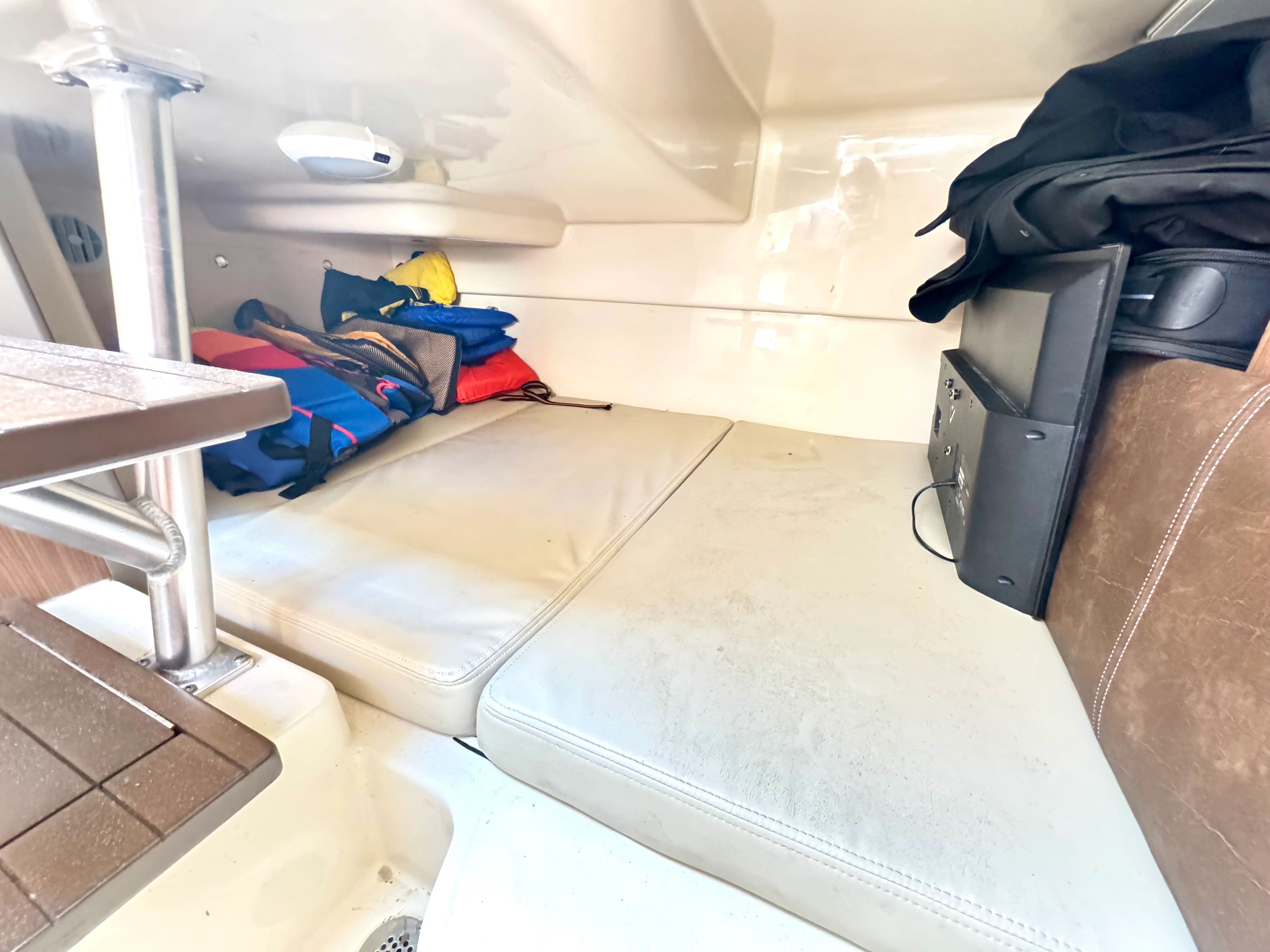 2020 Boston Whaler 285 Conquest - 32