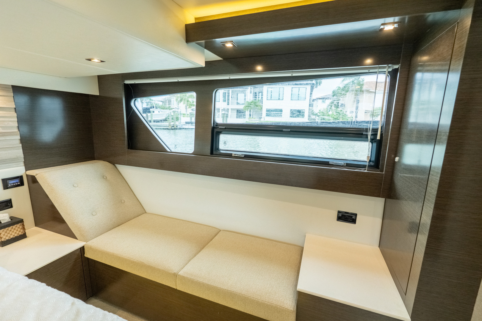 2018 Cruisers Yachts 50 CANTIUS - Image 58