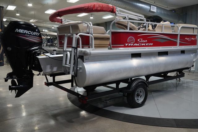 2017 Sun Tracker Party Barge 18 DLX - 7