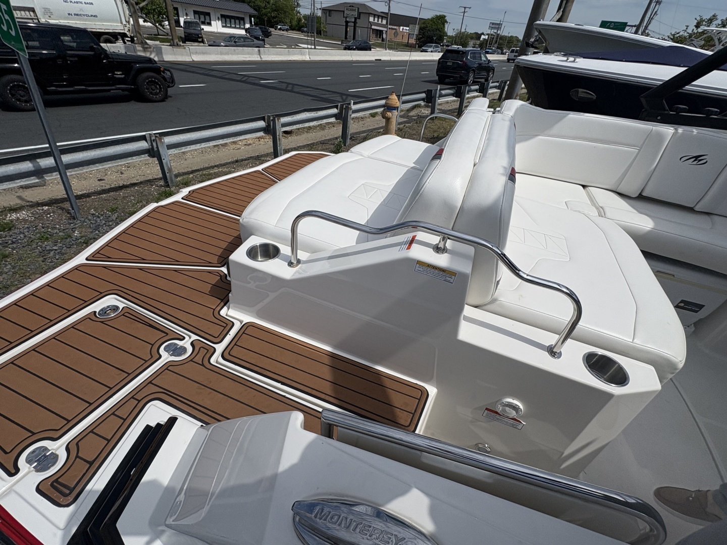 2013 Monterey M5 Sport Boat - Image 9