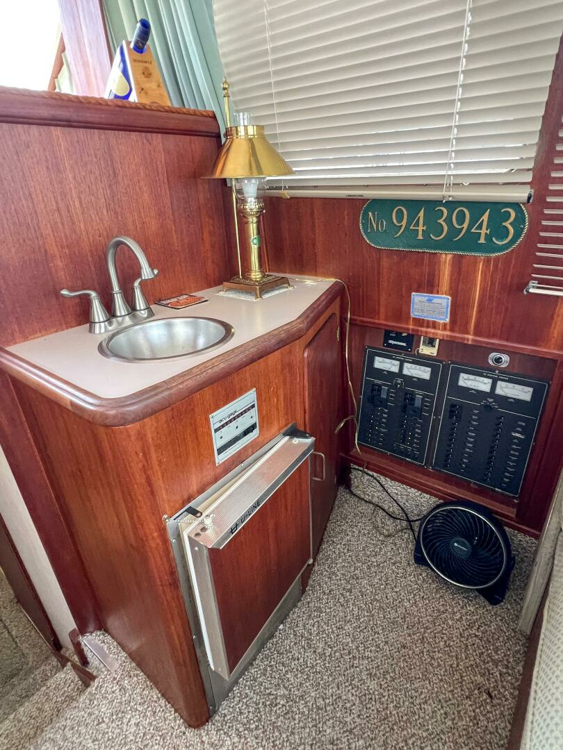 1987 Tollycraft 34 Sedan Sport - Image 29