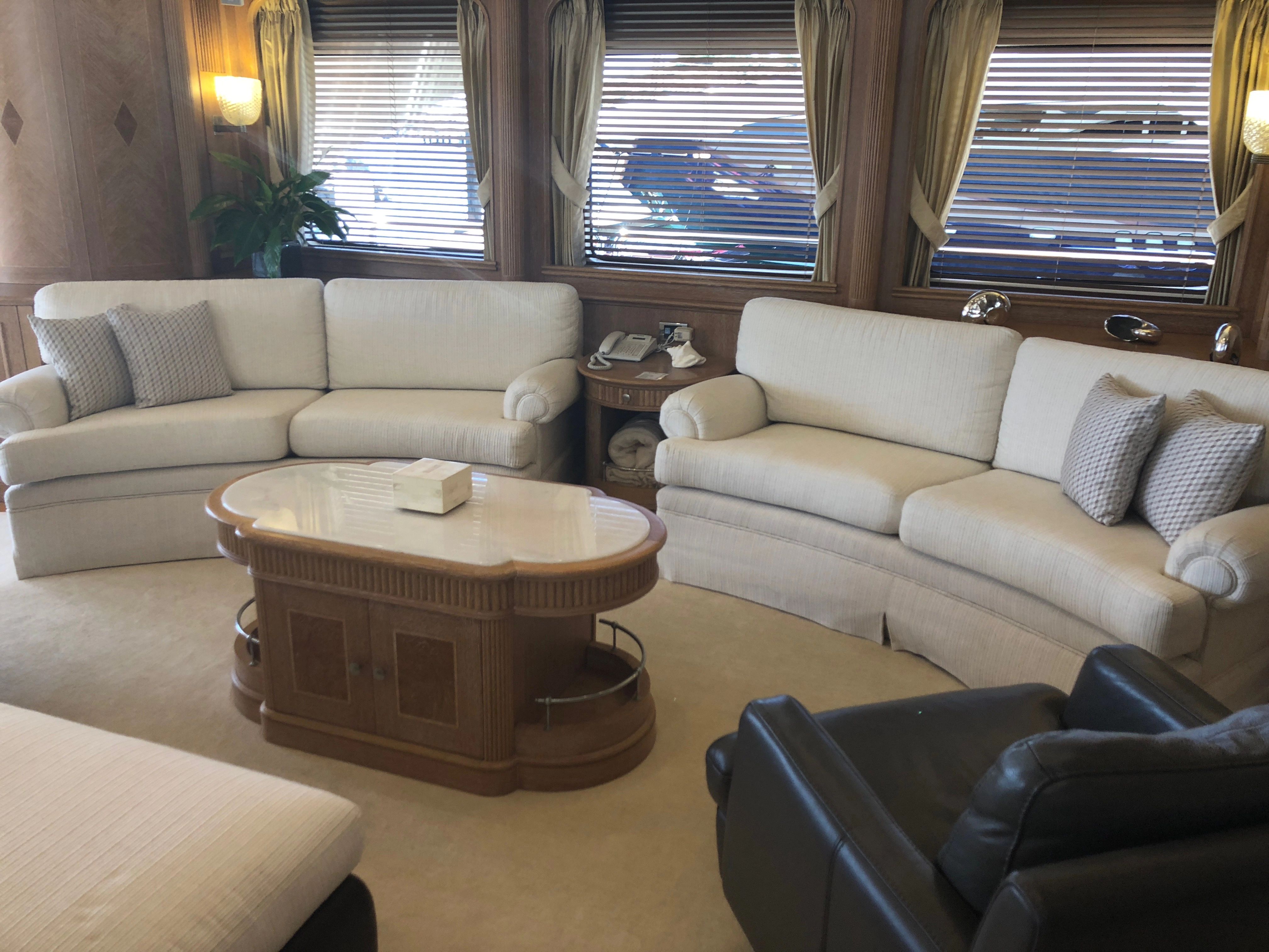 2004 Benetti Cockpit - 8