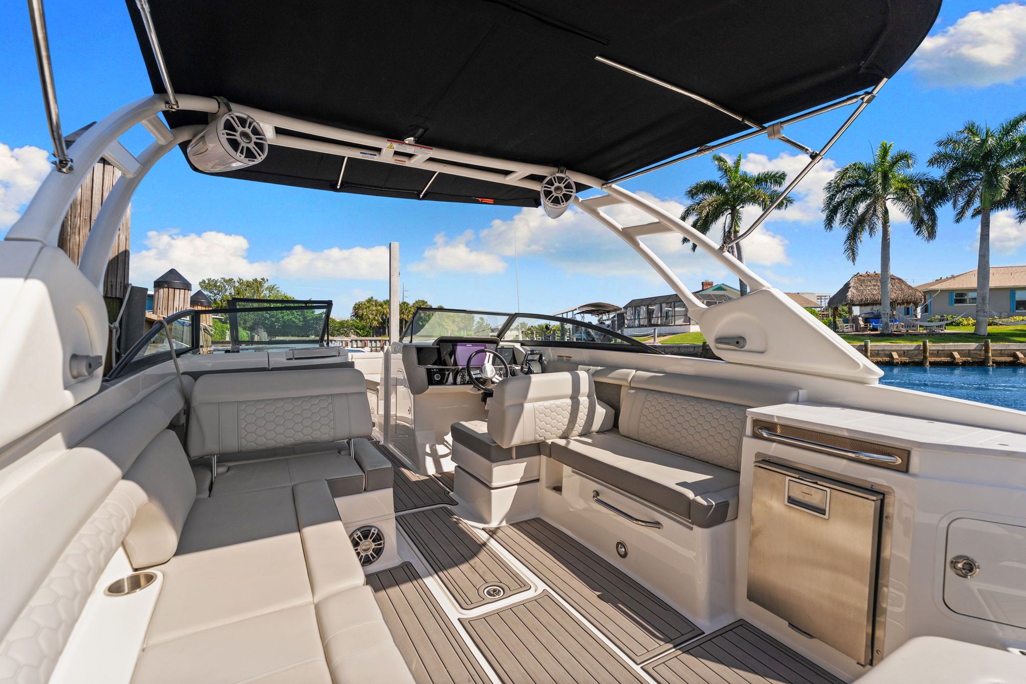 2023 Sea Ray SDX 290 Outboard - 30