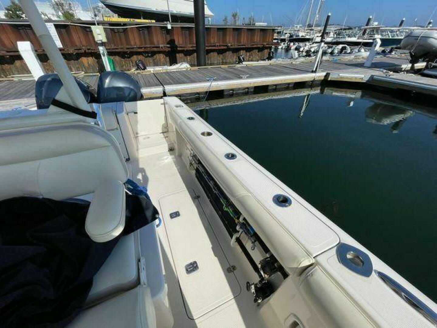 2011 Pursuit 280 CC - Image 10