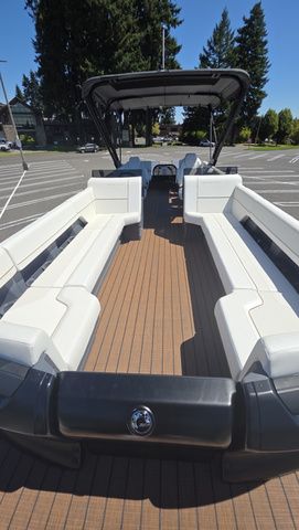 2025 Manitou 26' Explore 6' Max Deck With Dual 150hp Motors - 94