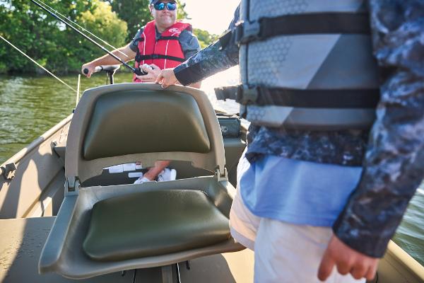 2026 Tracker Grizzly 12 Jon - 27