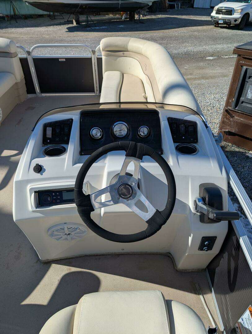 2014 Bennington 21 SLX - Image 17