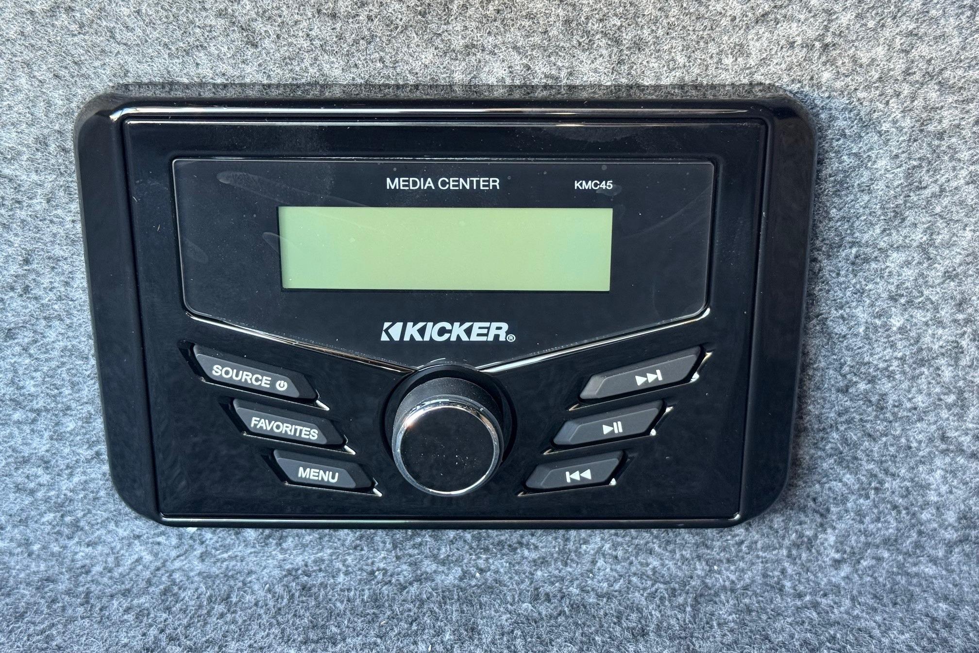 Kicker media center KMC45 in 2026 Thunder Jet 200 Luxor boat.