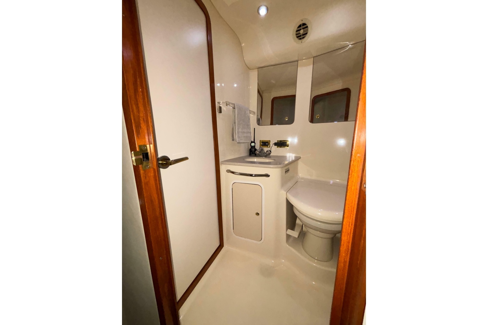 1999 Sea Ray 480 Sedan Bridge - Image 60