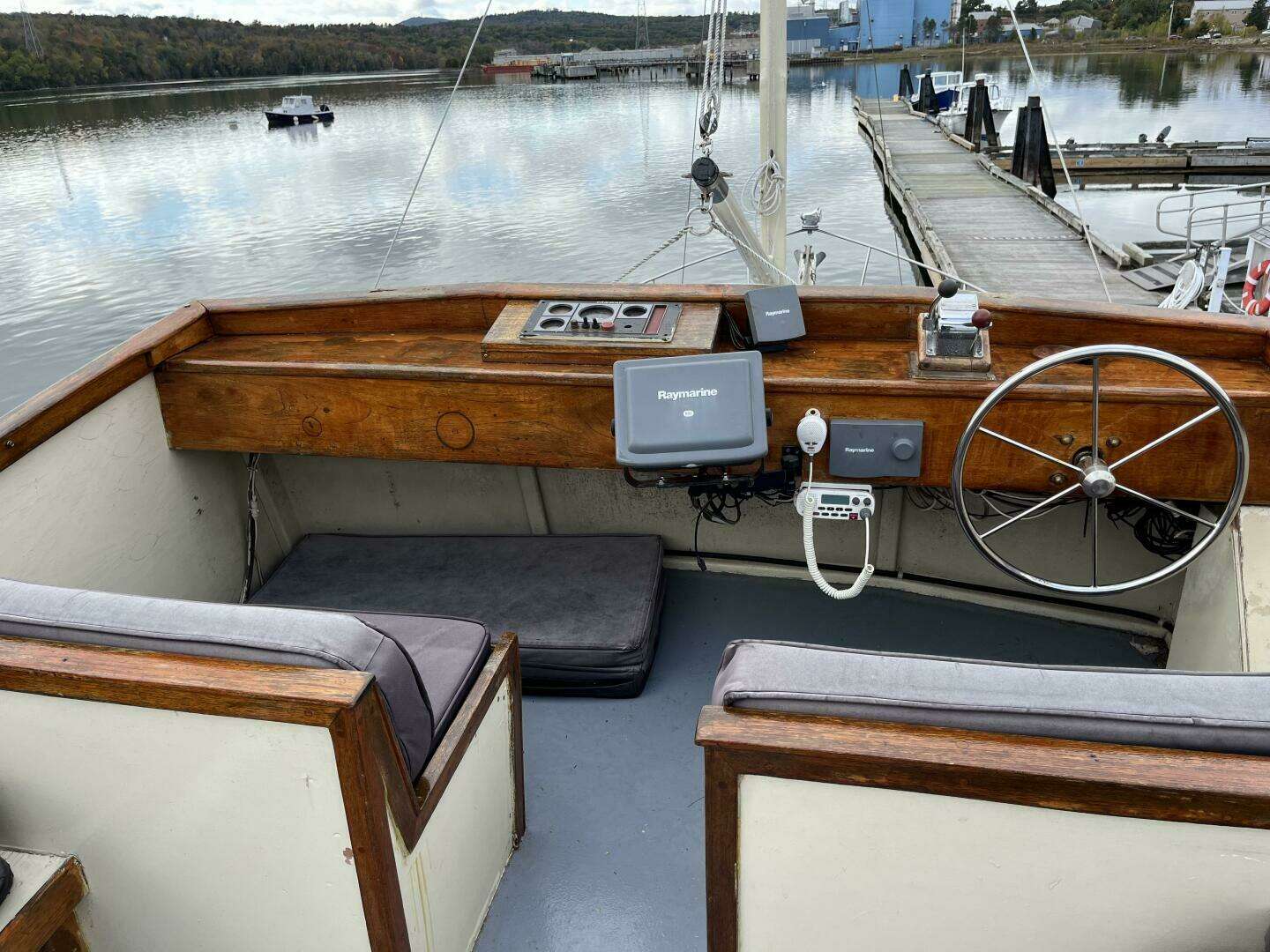 1976 Bass Harbor Boat Co Flybridge Cruiser - Image 4