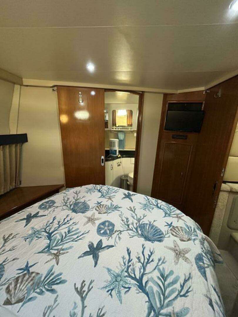 2005 Carver 366 MY - Image 54