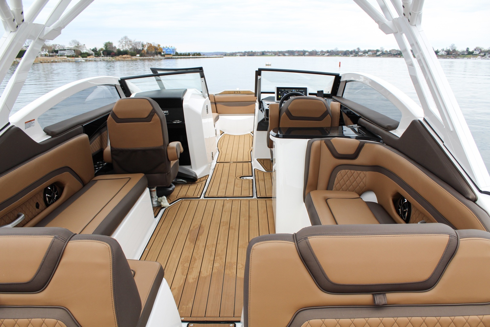 2024 Yamaha Boats 275SD - Image 5