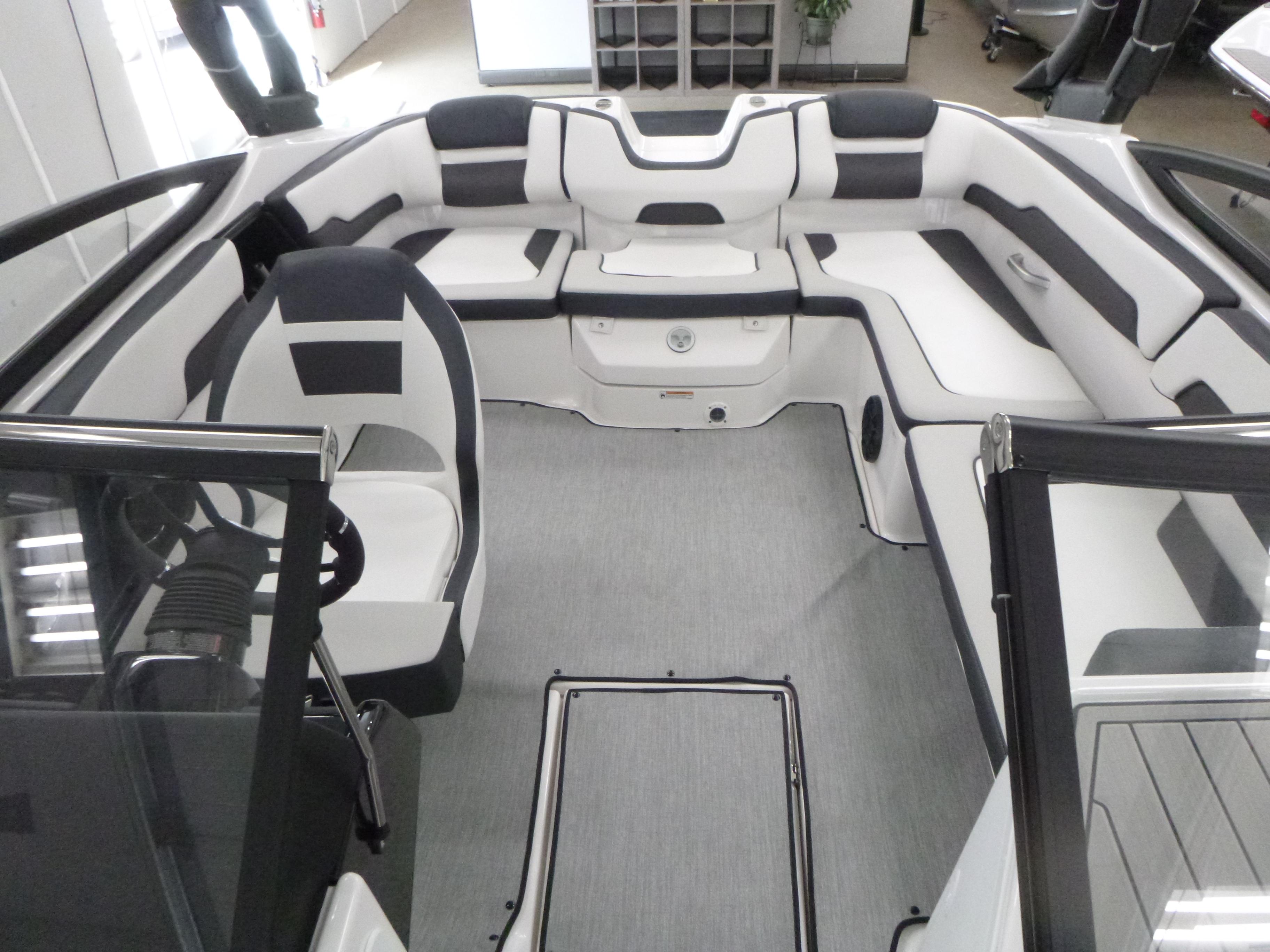 2025 Yamaha AR195 boat interior with sleek seating and modern design.