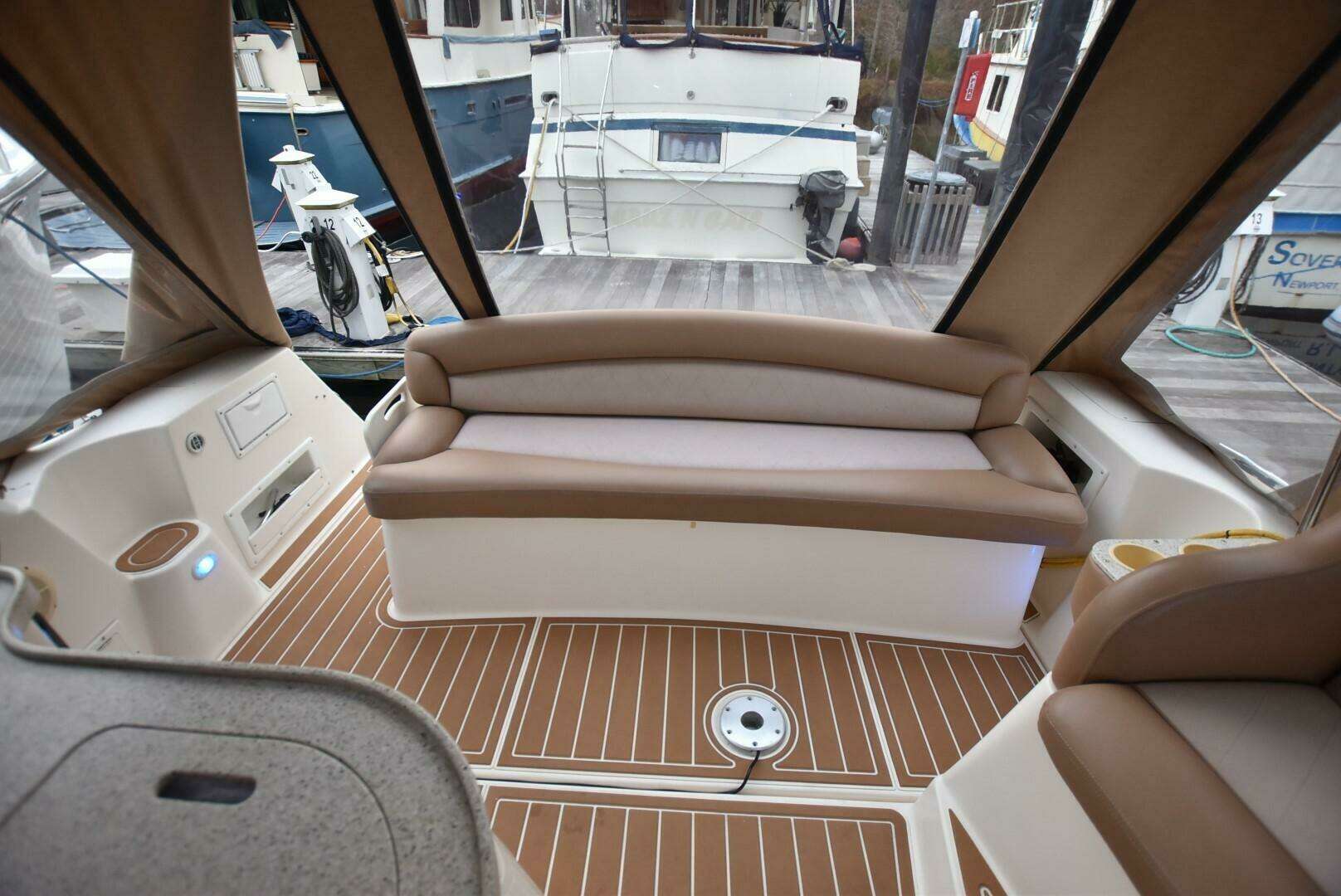2000 Rinker 342 Fiesta Vee - Image 8