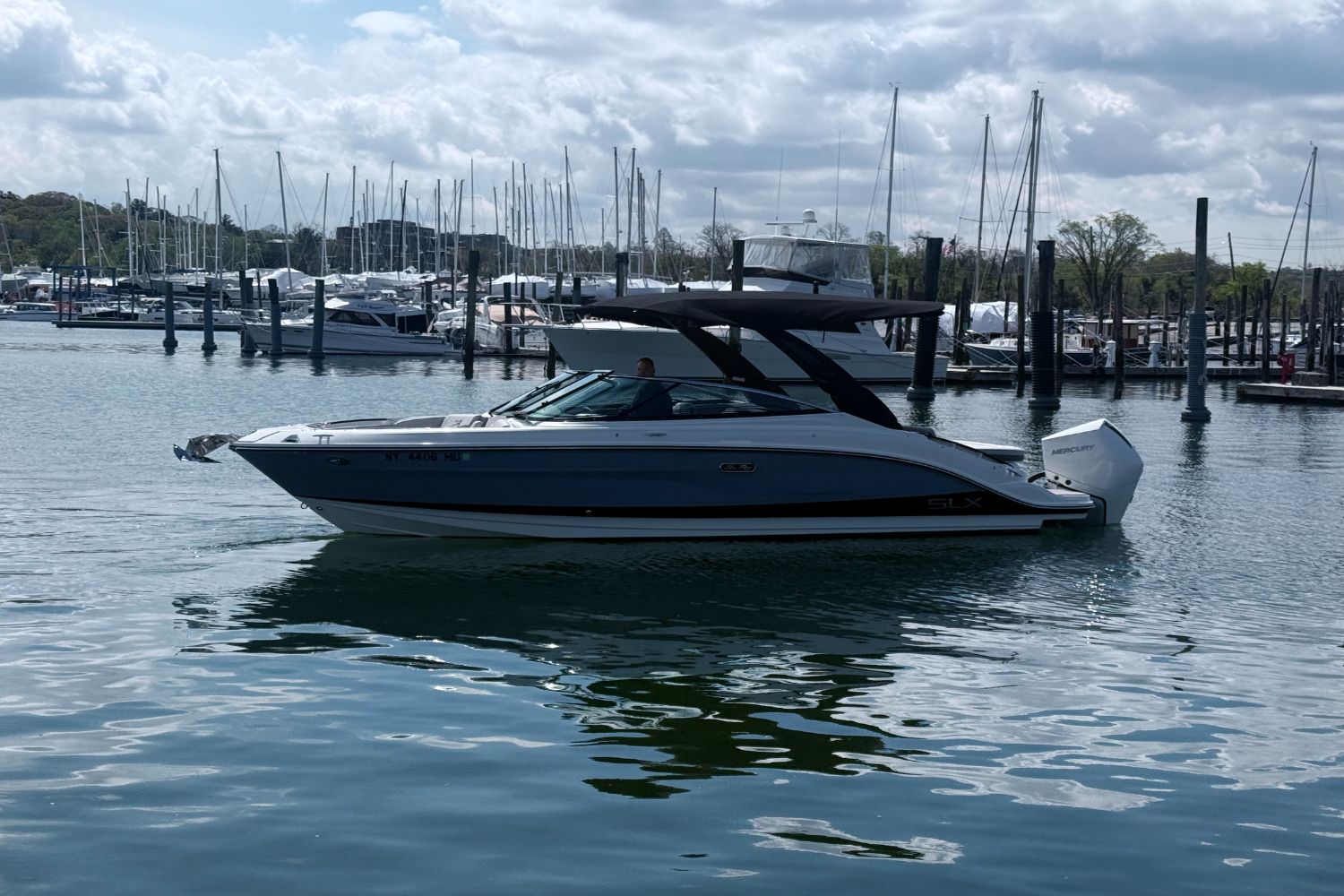 2024 Sea Ray SLX 260 Outboard